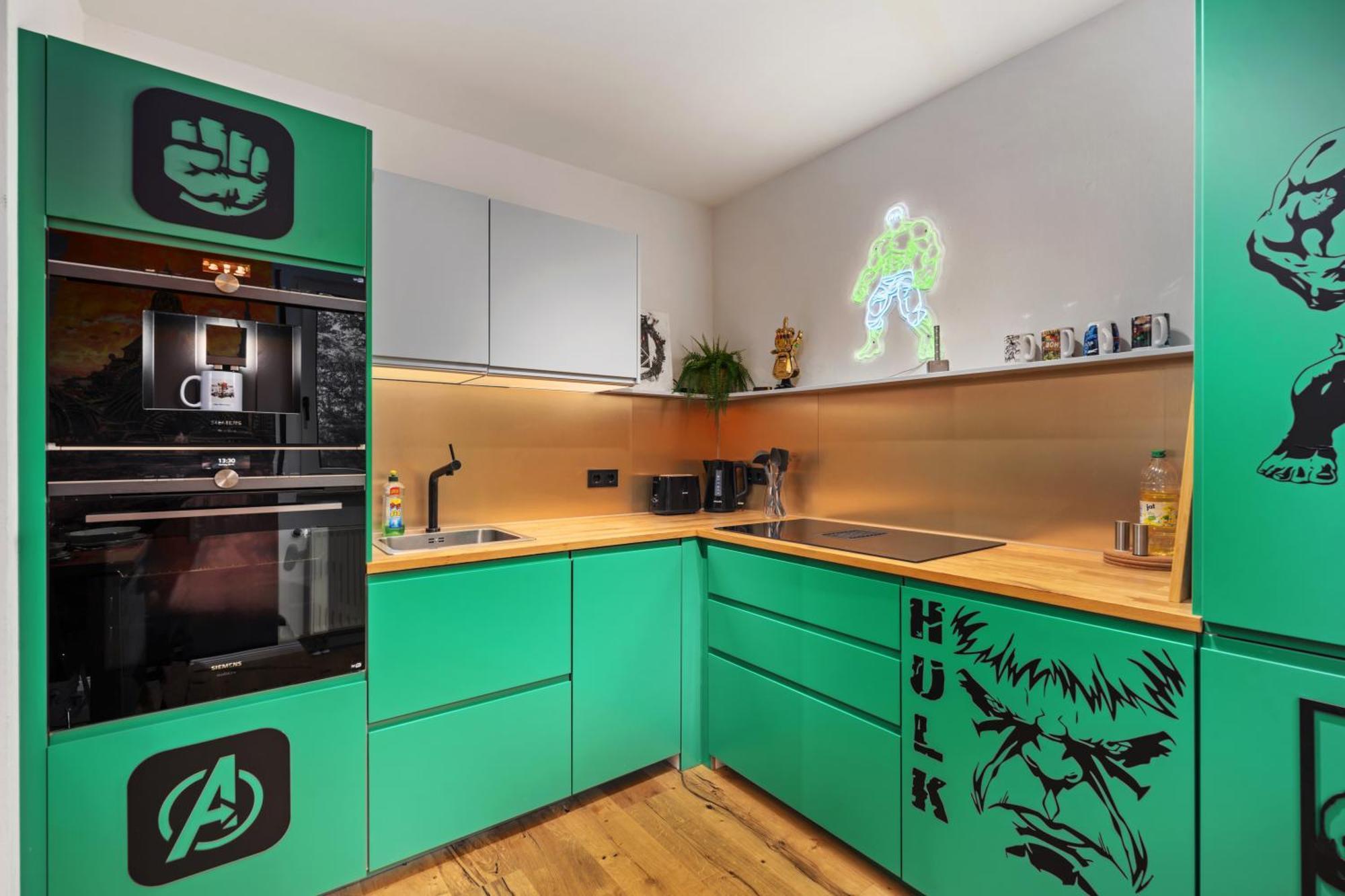 Edler Wohnraum Disney Marvel Studio Mit Balkon, Boxspringbett, Kaffeevollautomat, Lift & Parkplatz Chemnitz Exterior photo